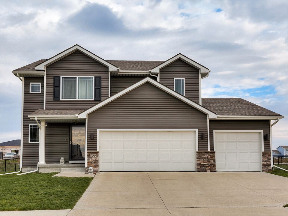 1st image of 300 Aspen Dr NW