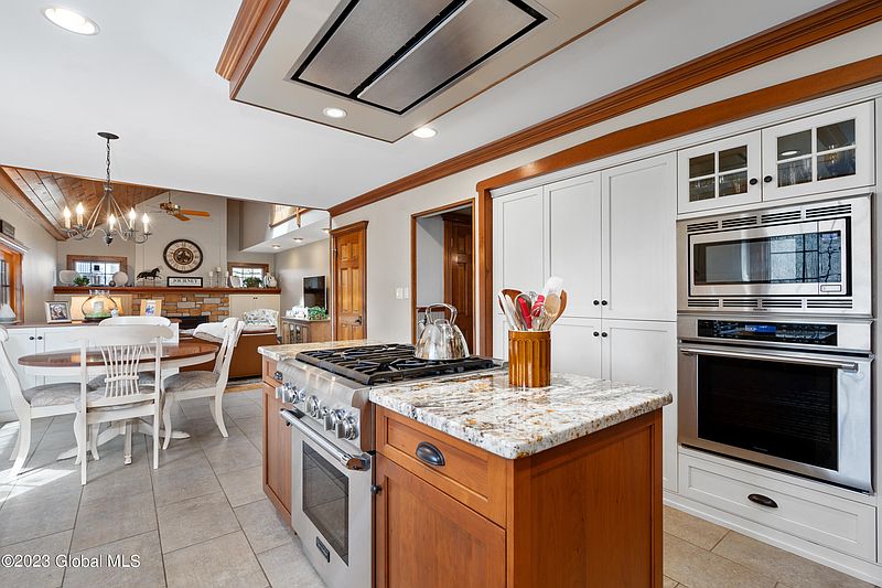 3rd image of 20 Valleywood Drive