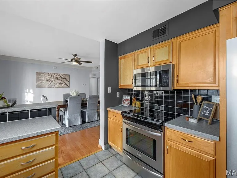 5510 Waterman Blvd #202 — Photo 23