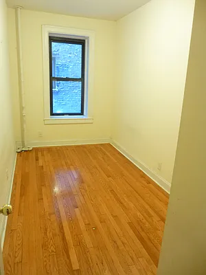 Rented by Siderow Residential Group | media 2