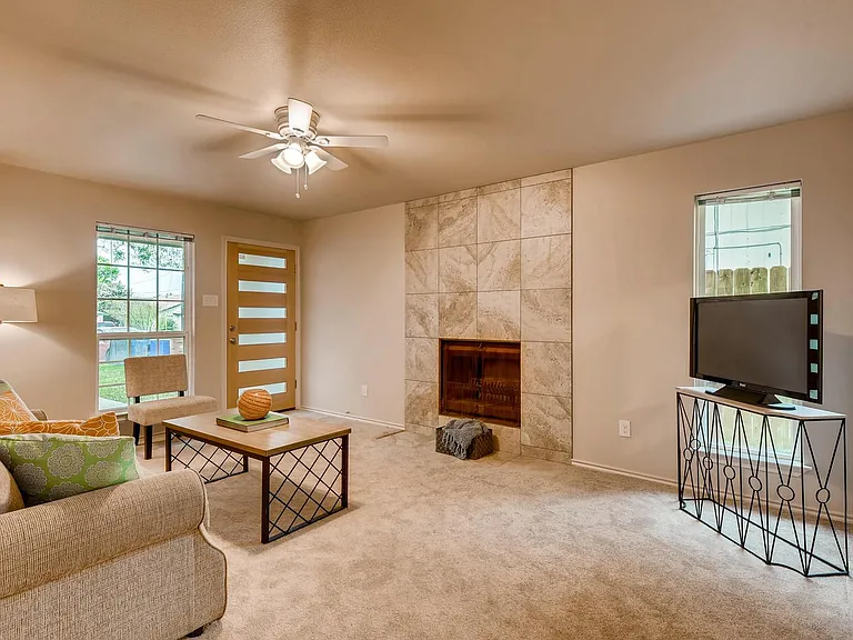 920 Fieldwood Dr — Photo 6