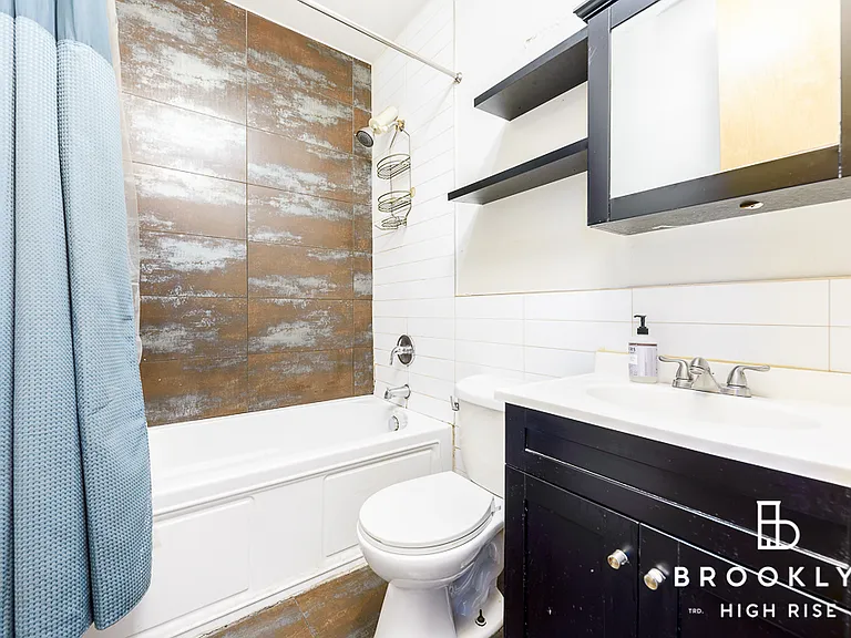 1056 Willoughby Ave #4B — Photo 6