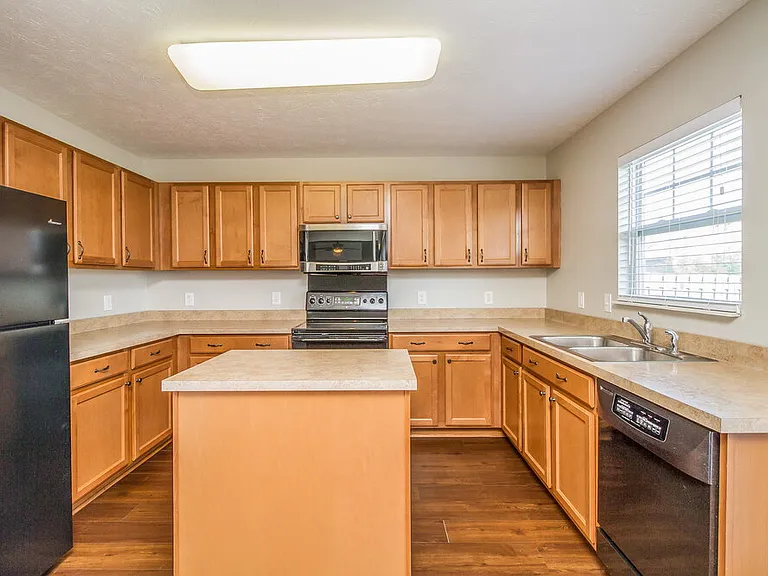 902 Grand Oak Dr — Photo 6