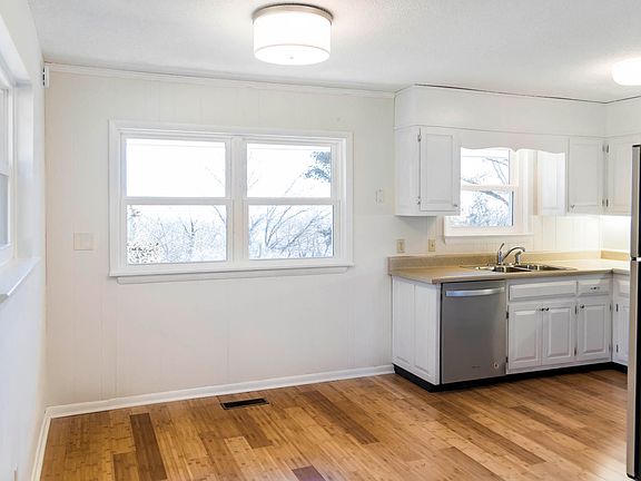 4th image of 311 E View Dr
