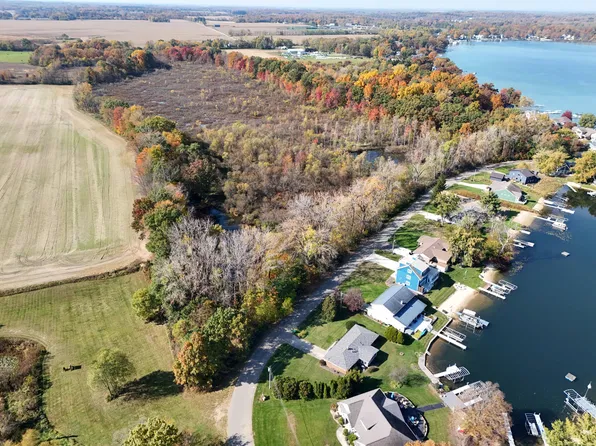 Tulip Tree Ln, Cassopolis, MI 49031