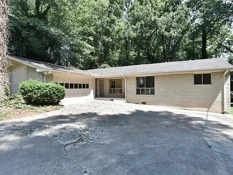 1396 E Rock Springs Cir NE — Photo 1