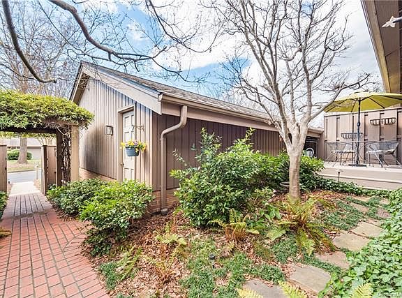 3rd image of 5356 Sandtrap Ln