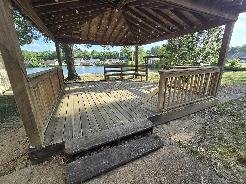 3 bed, 2.0 bath, 1341 sqft, $1,700 — Photo 4