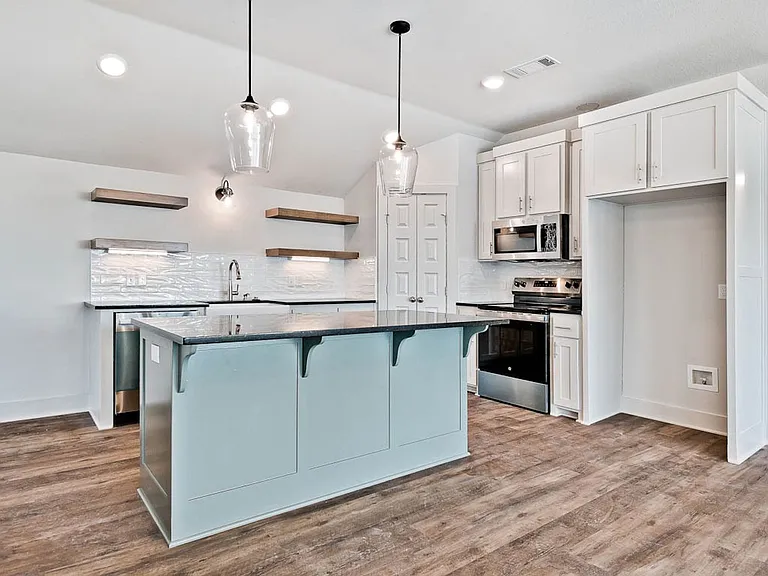 65 N Bibury Ln — Photo 6