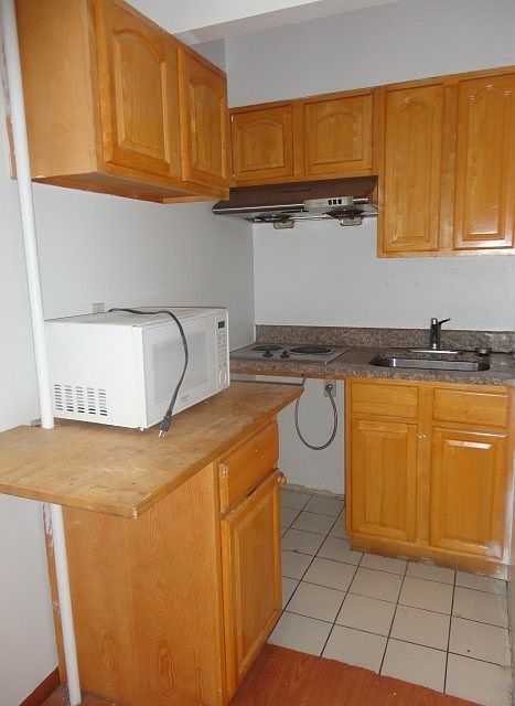 1st image of 144 Wyckoff Ave APT 01