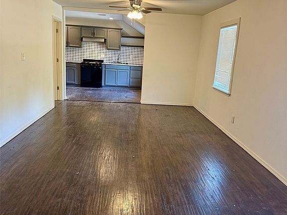 2nd image of 2714 E Newton Pl