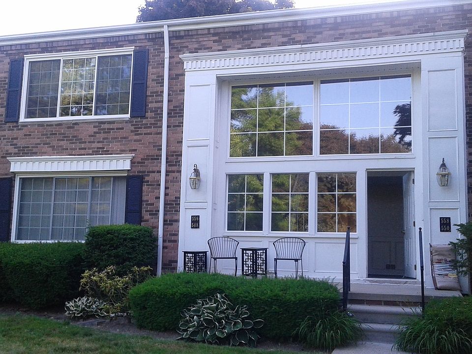 1st image of 558 E Fox Hills Dr #1