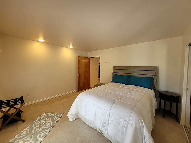 625 1/2 Marine Dr — Photo 21
