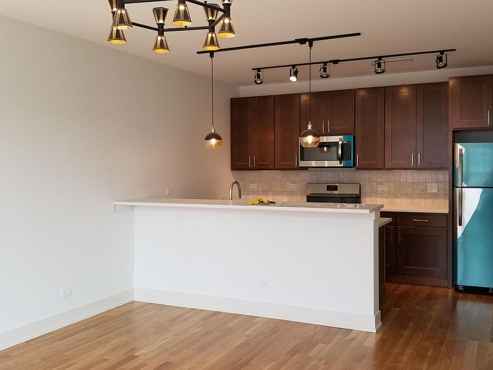 1st image of 2755 N Spaulding Ave #201