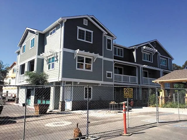 3286 Lavender Ln — Photo 2