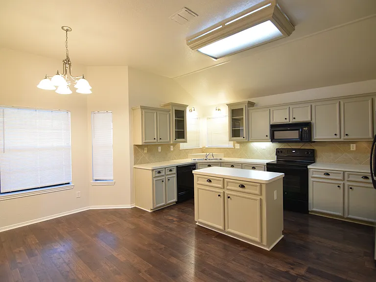 5805 Tropicana Ct — Photo 5