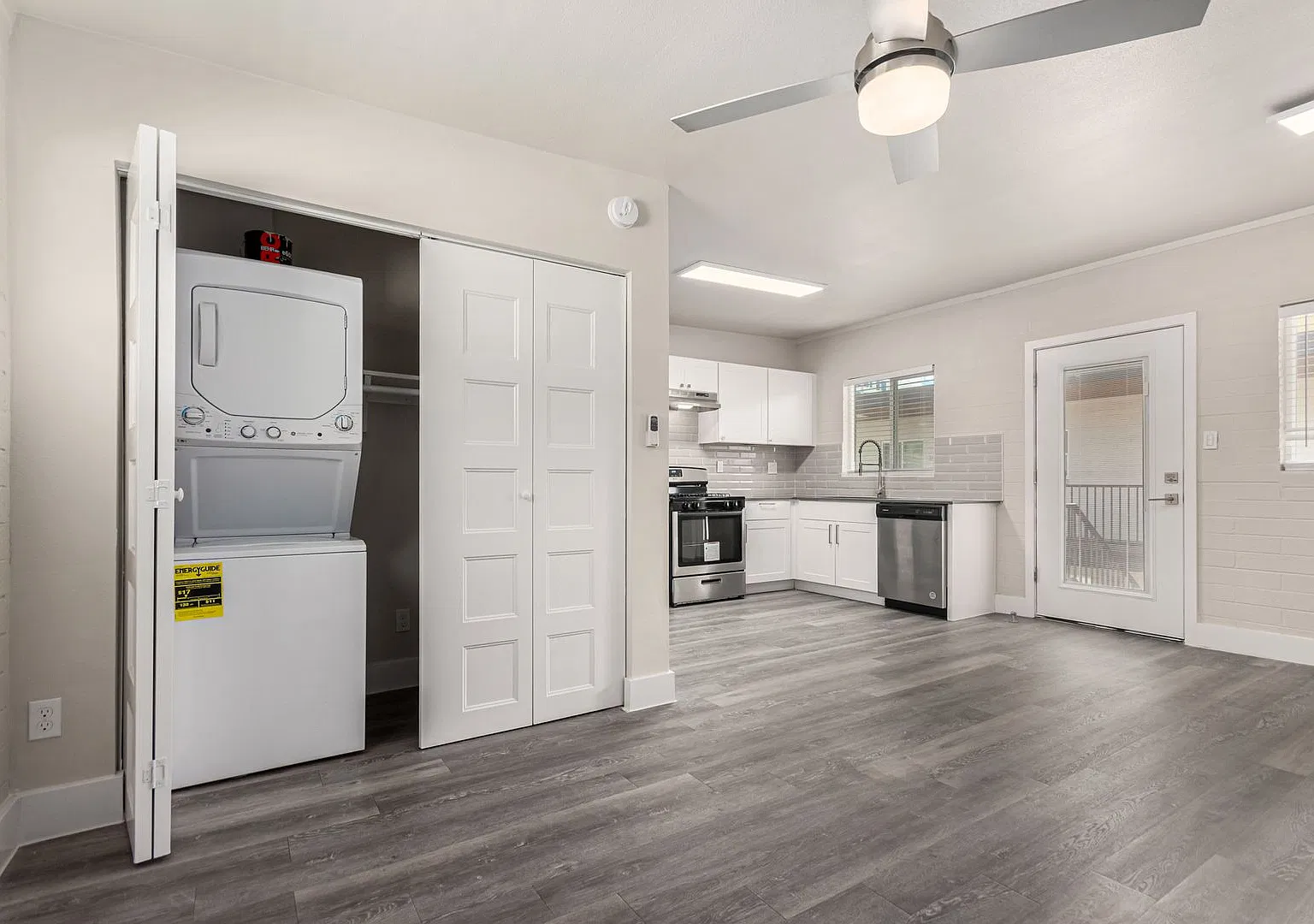 Studio, 410 sqft, $949 — Photo 4