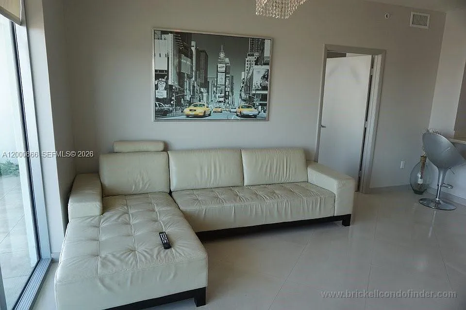 Ivy Condo — Photo 2