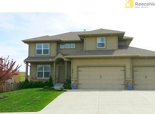 317 SE Golden Ln, Lees Summit, MO 64063