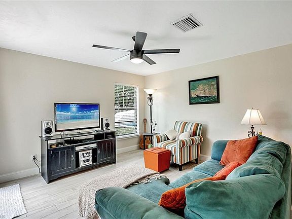 3rd image of 1203 SE 21st Ave