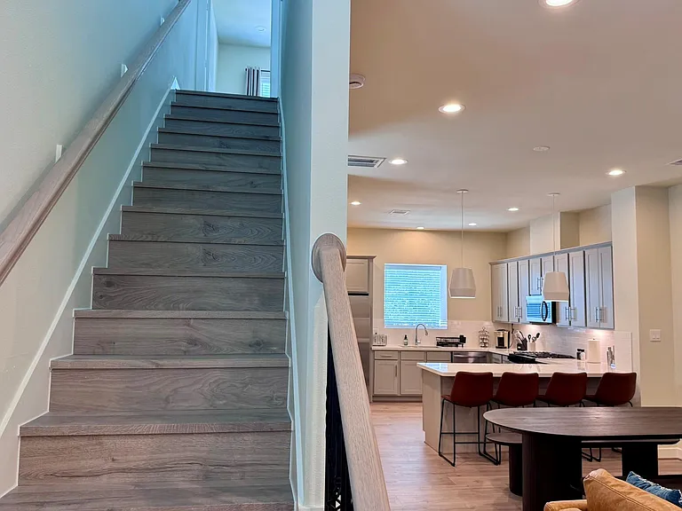 131 Eastwood St — Photo 21