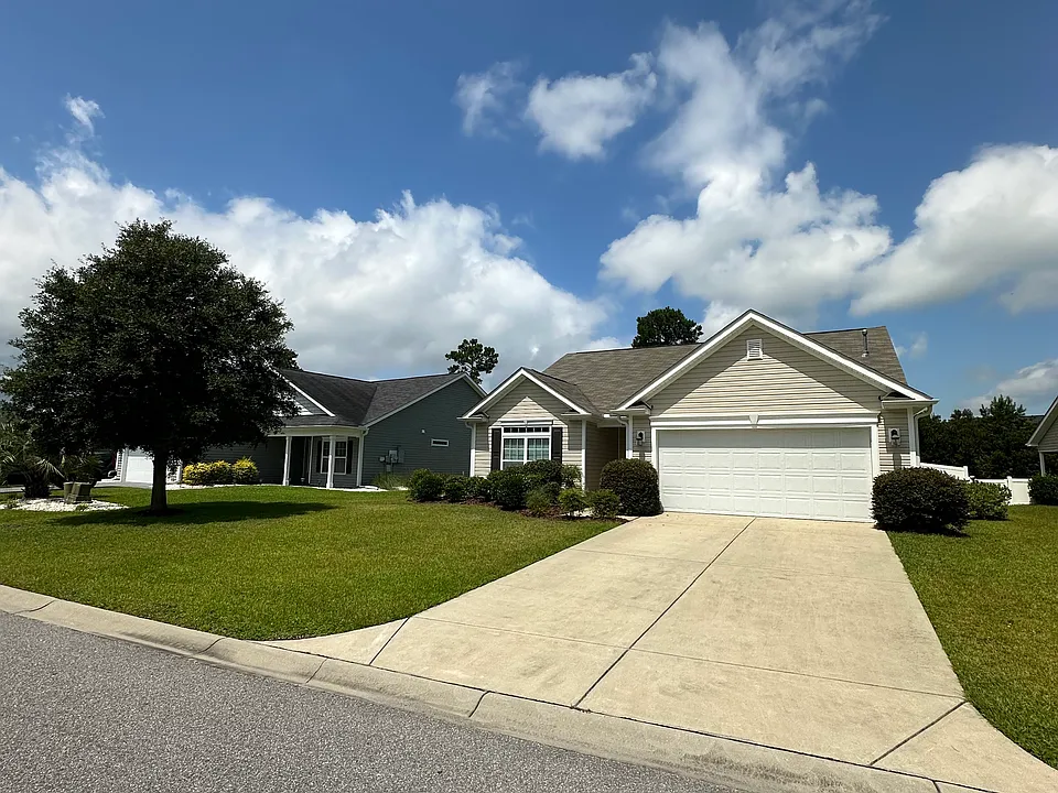 689 Old Castle Loop