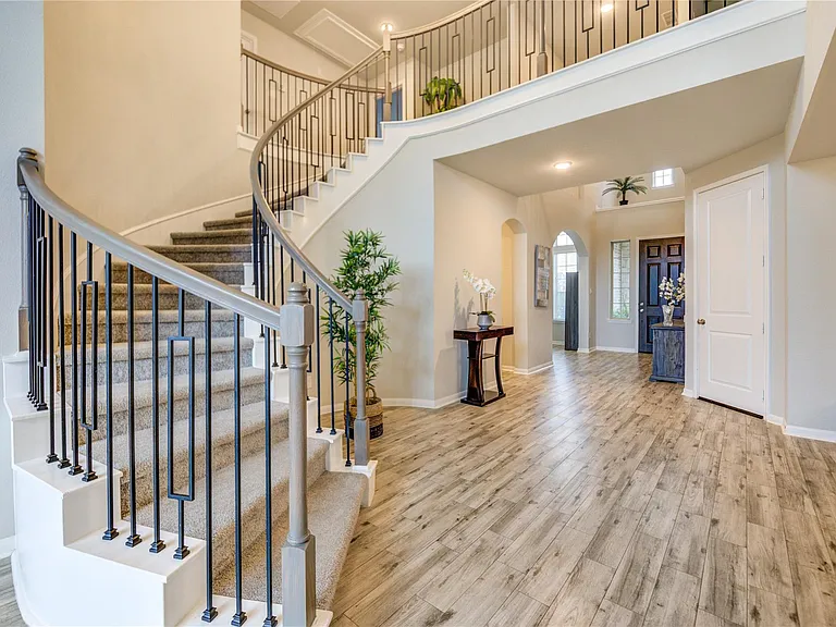 2727 Camellia Ave — Photo 8