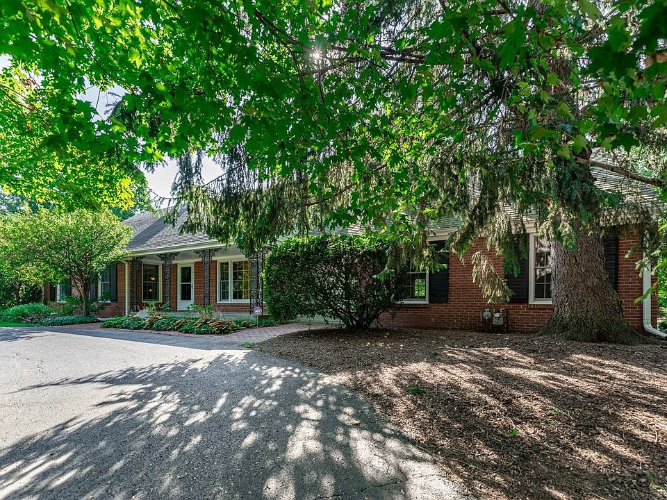1st image of 1 Clayshire Ln