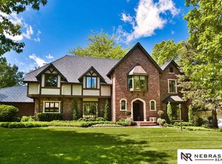 9733 Ascot Dr, Omaha, NE 68114
