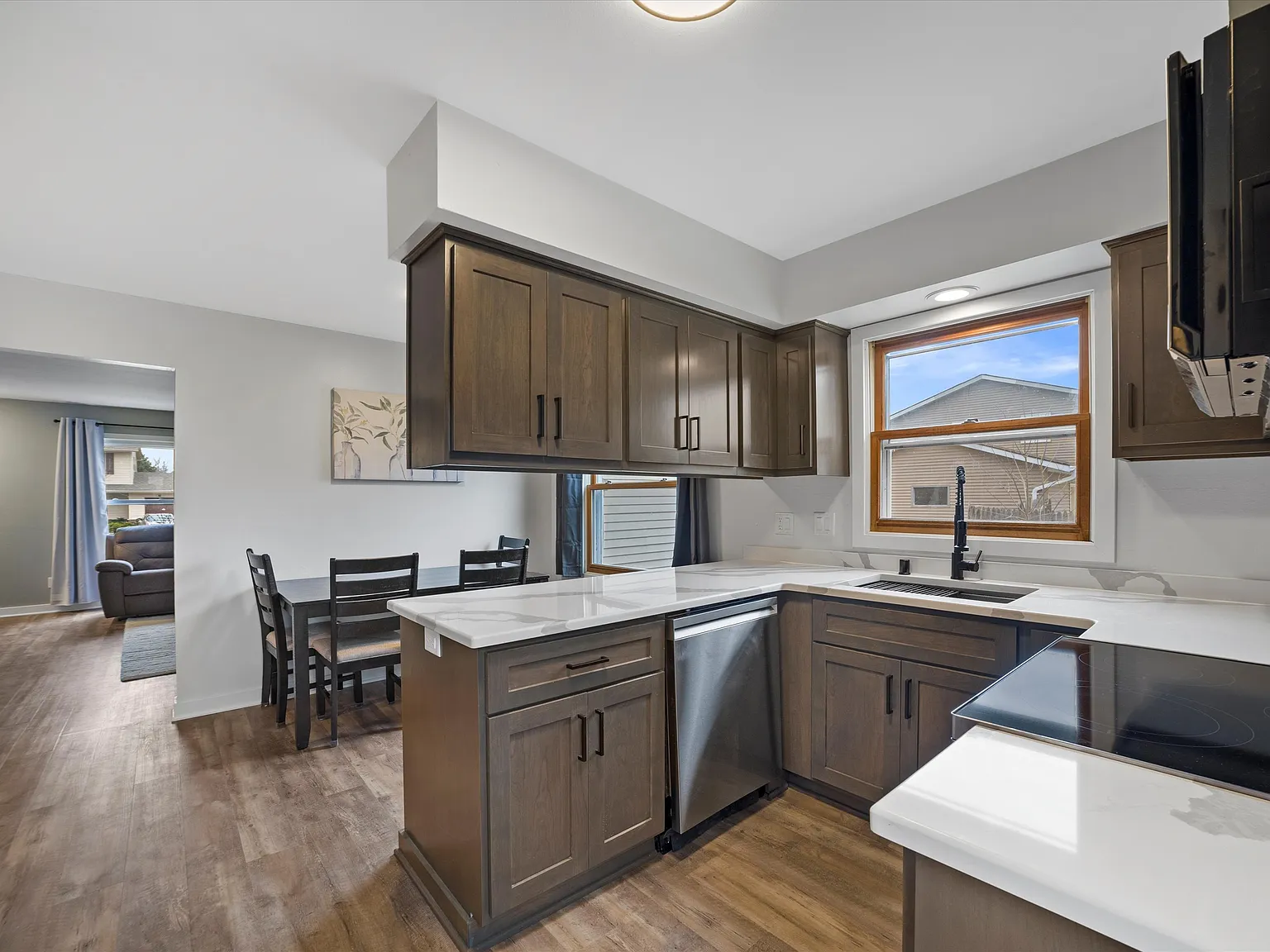 3 bed, $3,000 — Photo 2