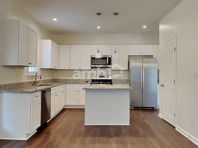 369 Collinsworth Dr — Photo 3