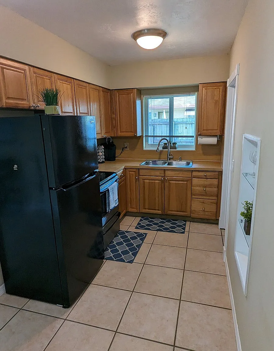 SE 2nd Ave, Dania Beach — Photo 2