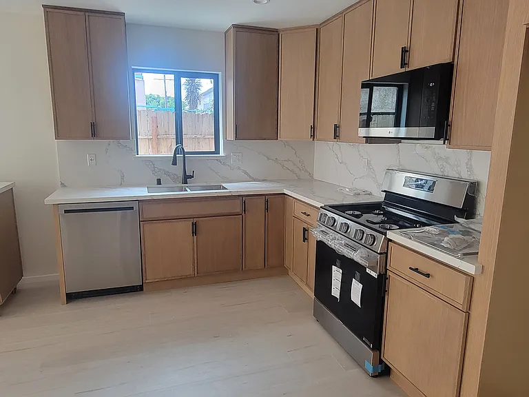 1427 S Shenandoah St #1425-1/2 — Photo 11