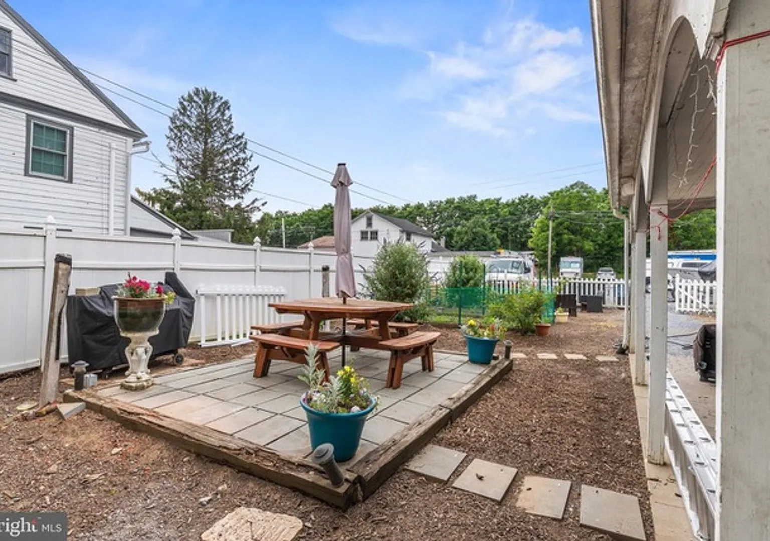 128 E Main St — Photo 2