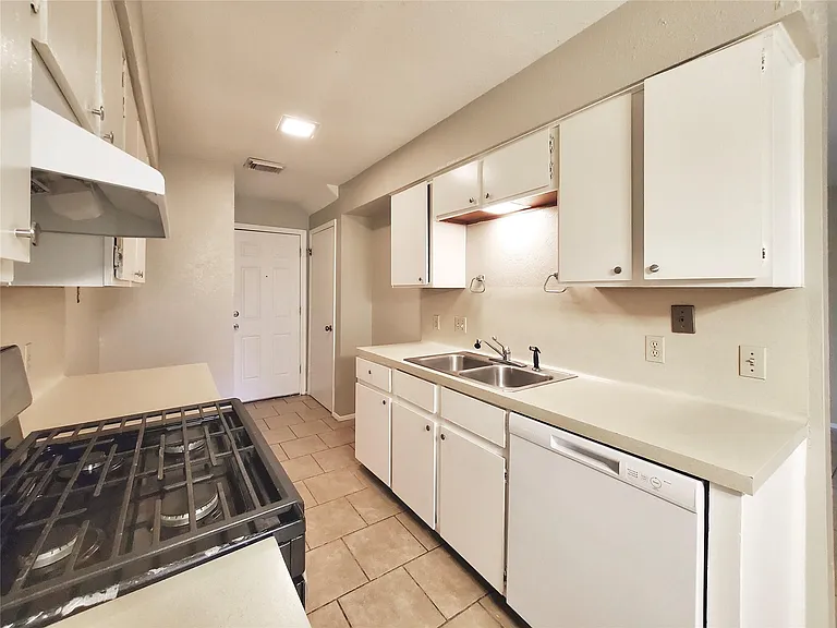 1814 Nicole Cir #B — Photo 7