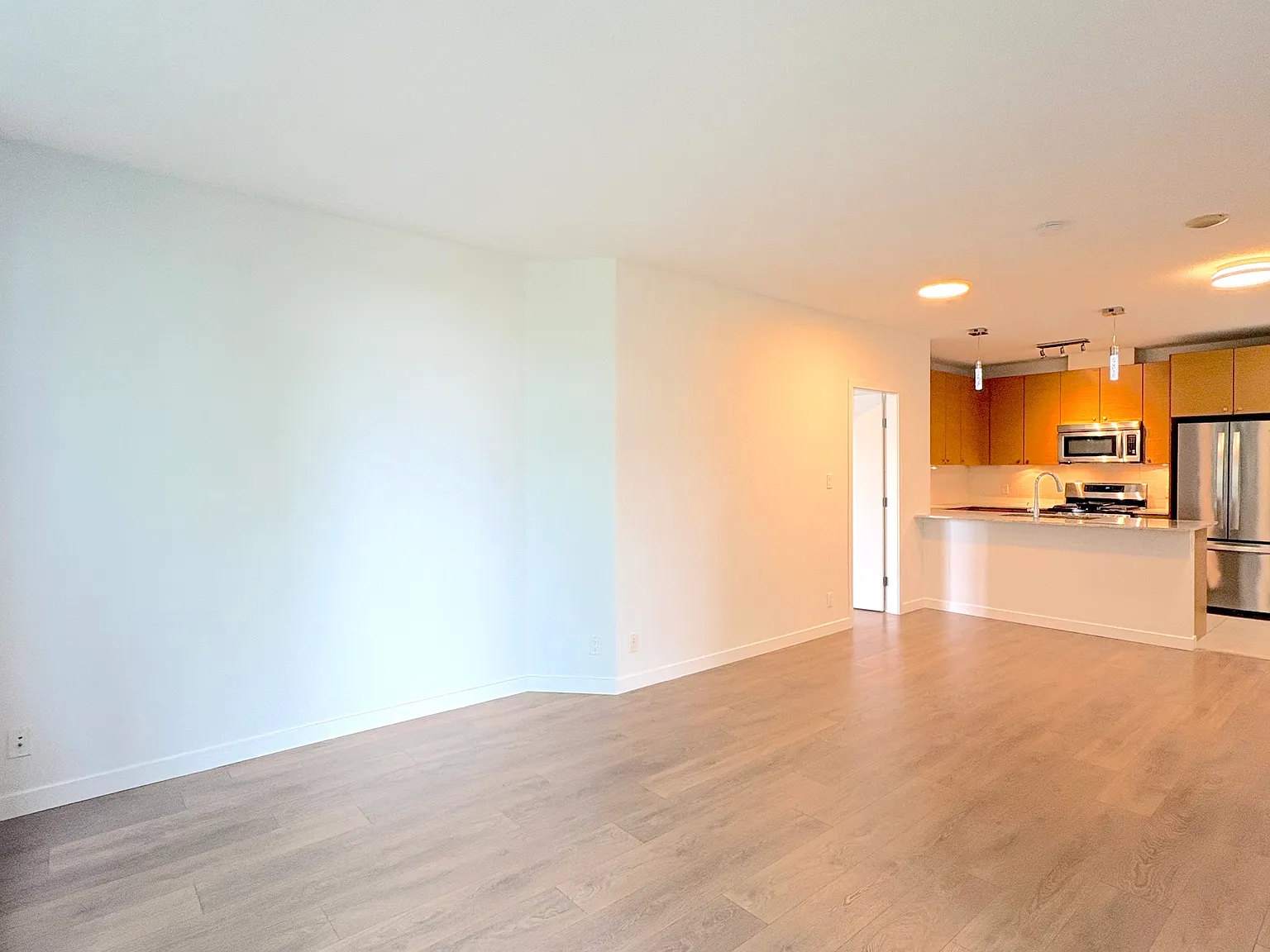 2 bed, 850 sqft, $2,799 — Photo 2