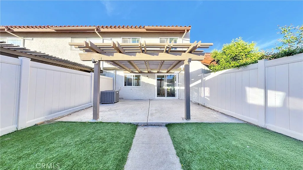 3 bed, 1.5 bath, 1240 sqft, $3,600 — Photo 2