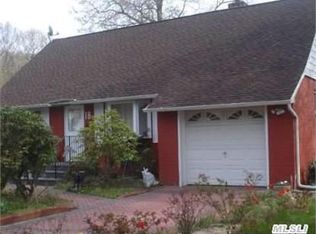 18 Krause St, Bay Shore, NY 11706