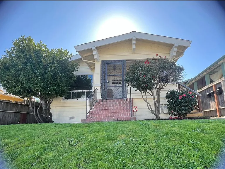 Alabama St — Photo 1