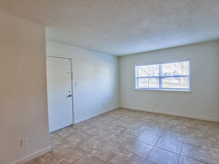 409 N Gadsden St — Photo 5