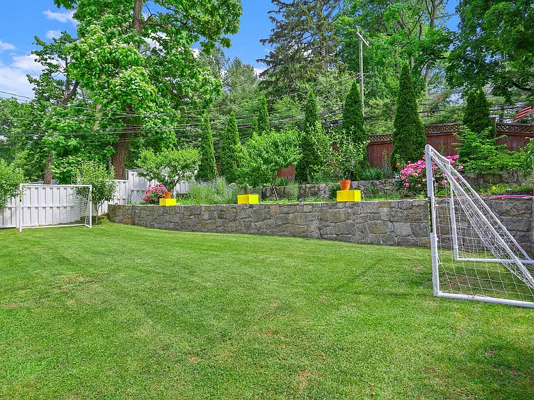 80 Brookside Dr — Photo 24
