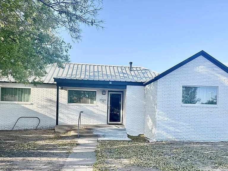 200 Santa Rita Dr — Photo 1
