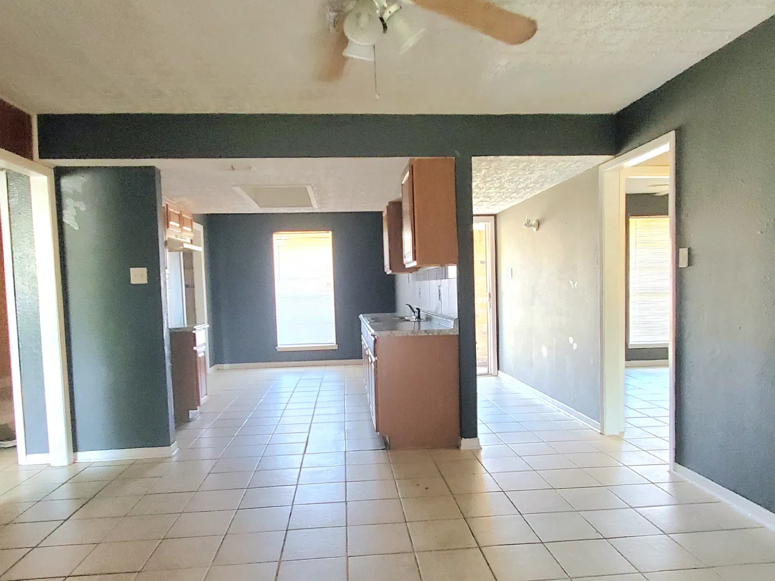 4 bed, 1.5 bath, 1281 sqft, $1,550 — Photo 3