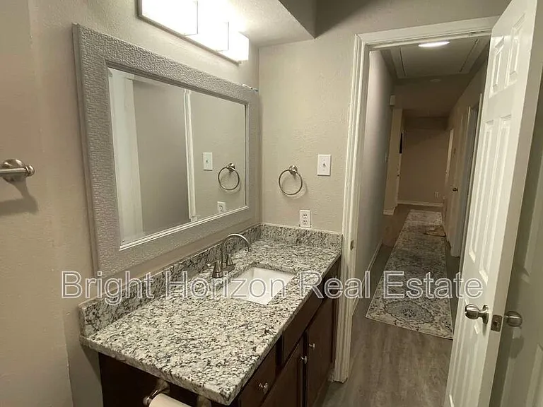1017 Mullins St — Photo 18