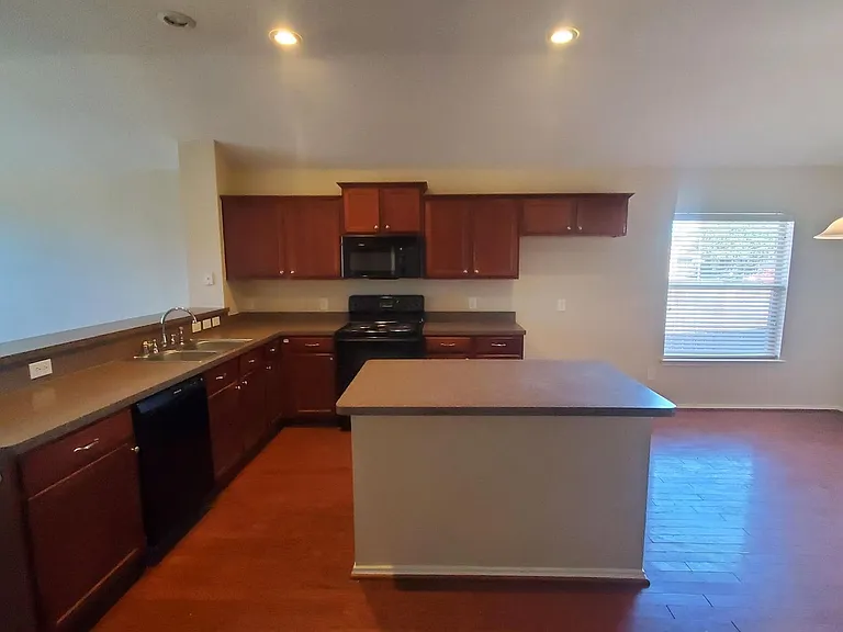 1019 Rumley Rd — Photo 2