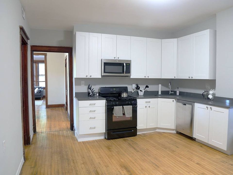1st image of 1900 W Oakdale Ave #2F