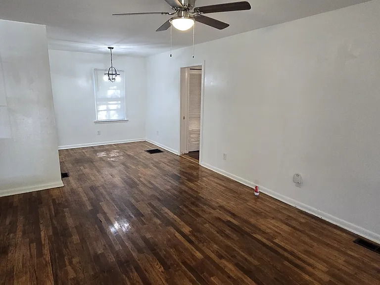 4085 Canby Ln — Photo 2