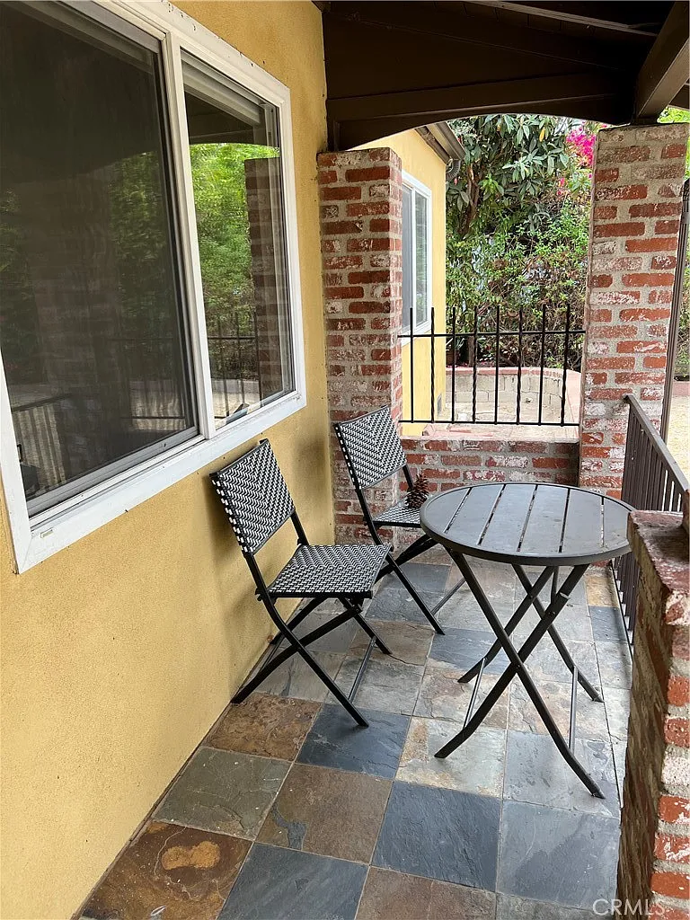 4 bed, 1800 sqft, $4,950 — Photo 2