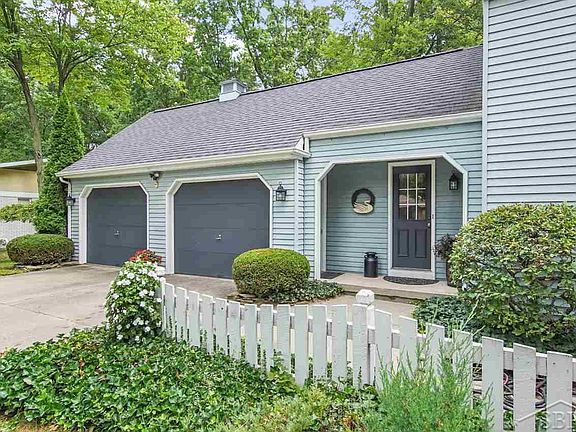 3rd image of 1141 River Forest Dr