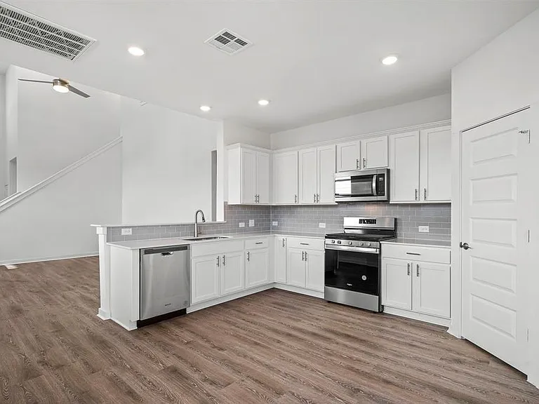 7911 Linda Michelle Ln — Photo 6